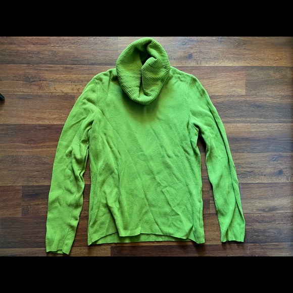 🏷Investments Petites🏷 Lime Green PM turtleneck - Picture 6 of 14